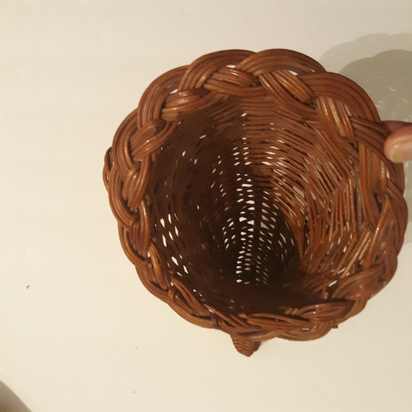 Hanging Cornucopia Basket - Picture 2 of 3